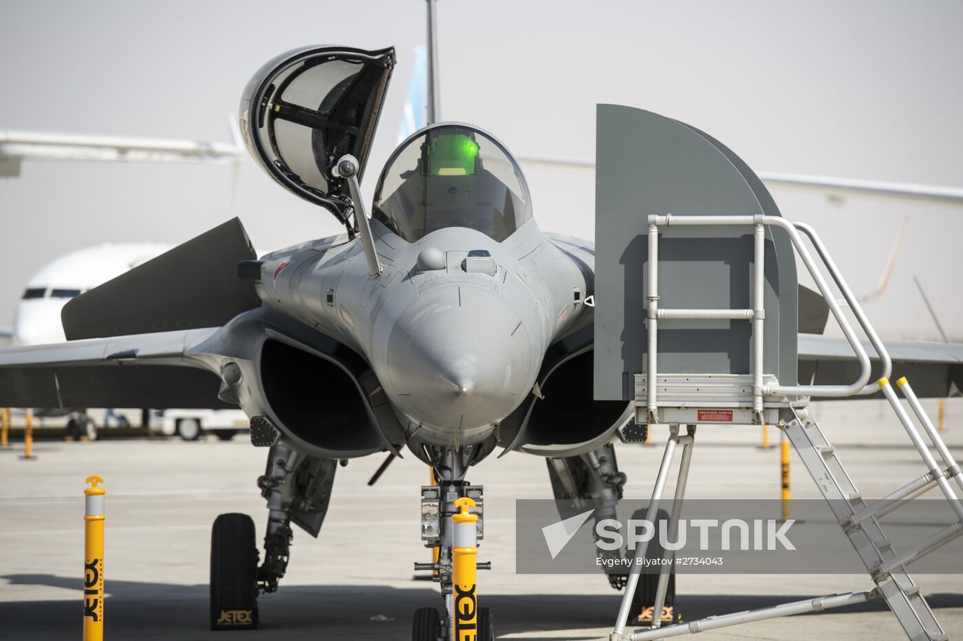 Dubai Airshow-2015. Day One