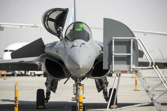 Dubai Airshow-2015. Day One