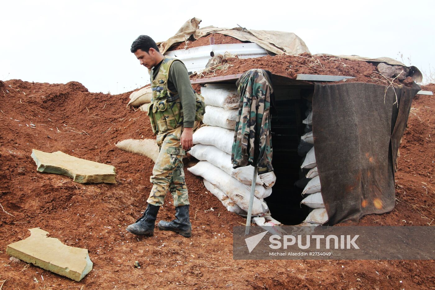 Syrian Army fighters in positions in Al-Shaykh Maskin