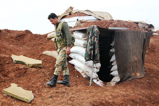 Syrian Army fighters in positions in Al-Shaykh Maskin