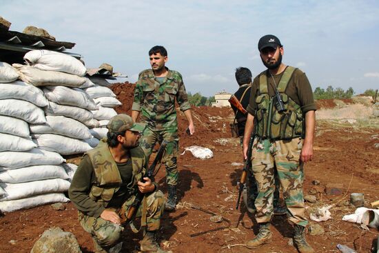 Syrian Army fighters in positions in Al-Shaykh Maskin