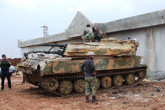 Syrian Army fighters in positions in Al-Shaykh Maskin