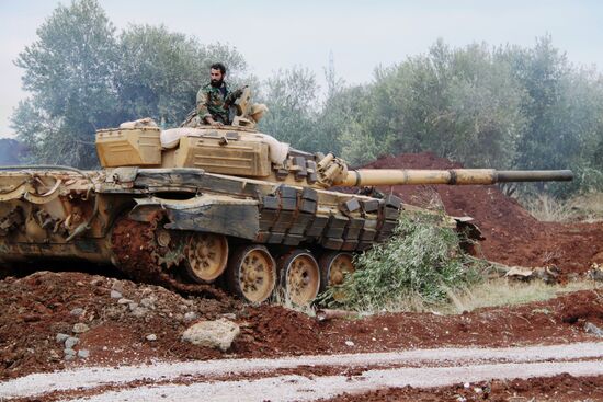 Syrian Army fighters in positions in Al-Shaykh Maskin