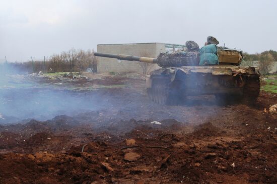 Syrian Army fighters in positions in Al-Shaykh Maskin