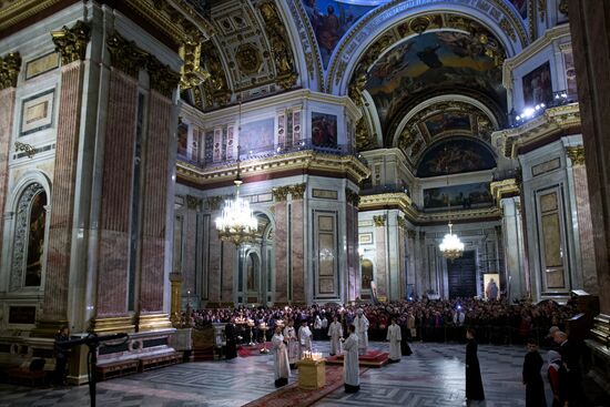 Memorial service for A321 crash victims in St. Petersburg