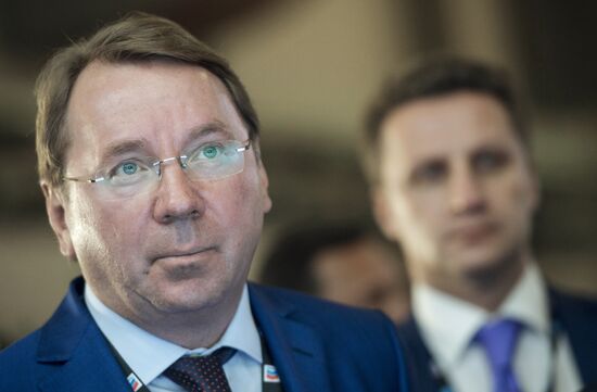 2015 Dubai Airshow. Day One