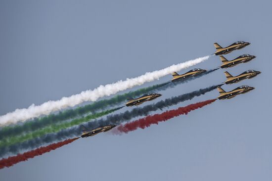 2015 Dubai Airshow. Day One