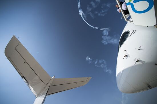 2015 Dubai Airshow. Day One