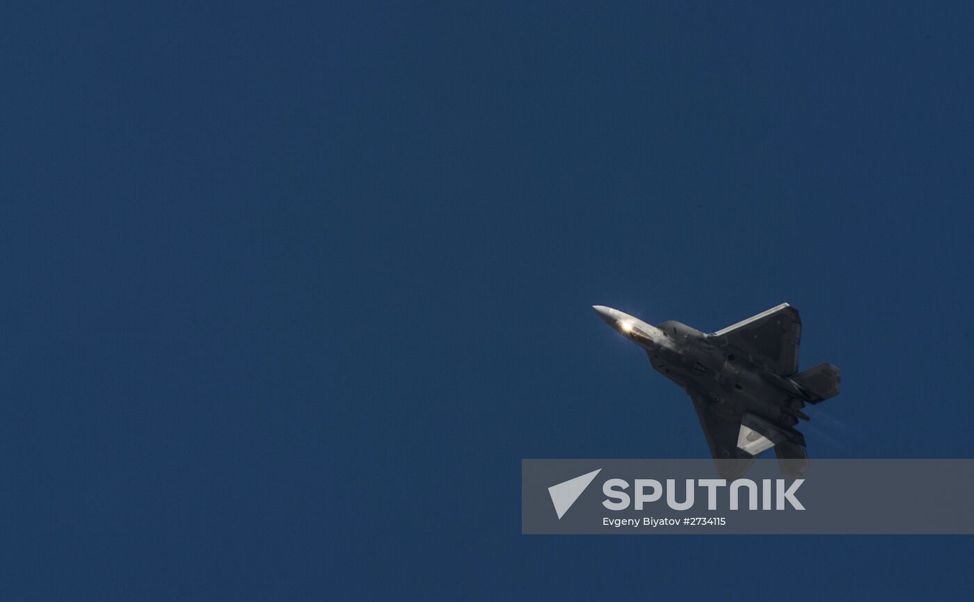 2015 Dubai Airshow. Day One