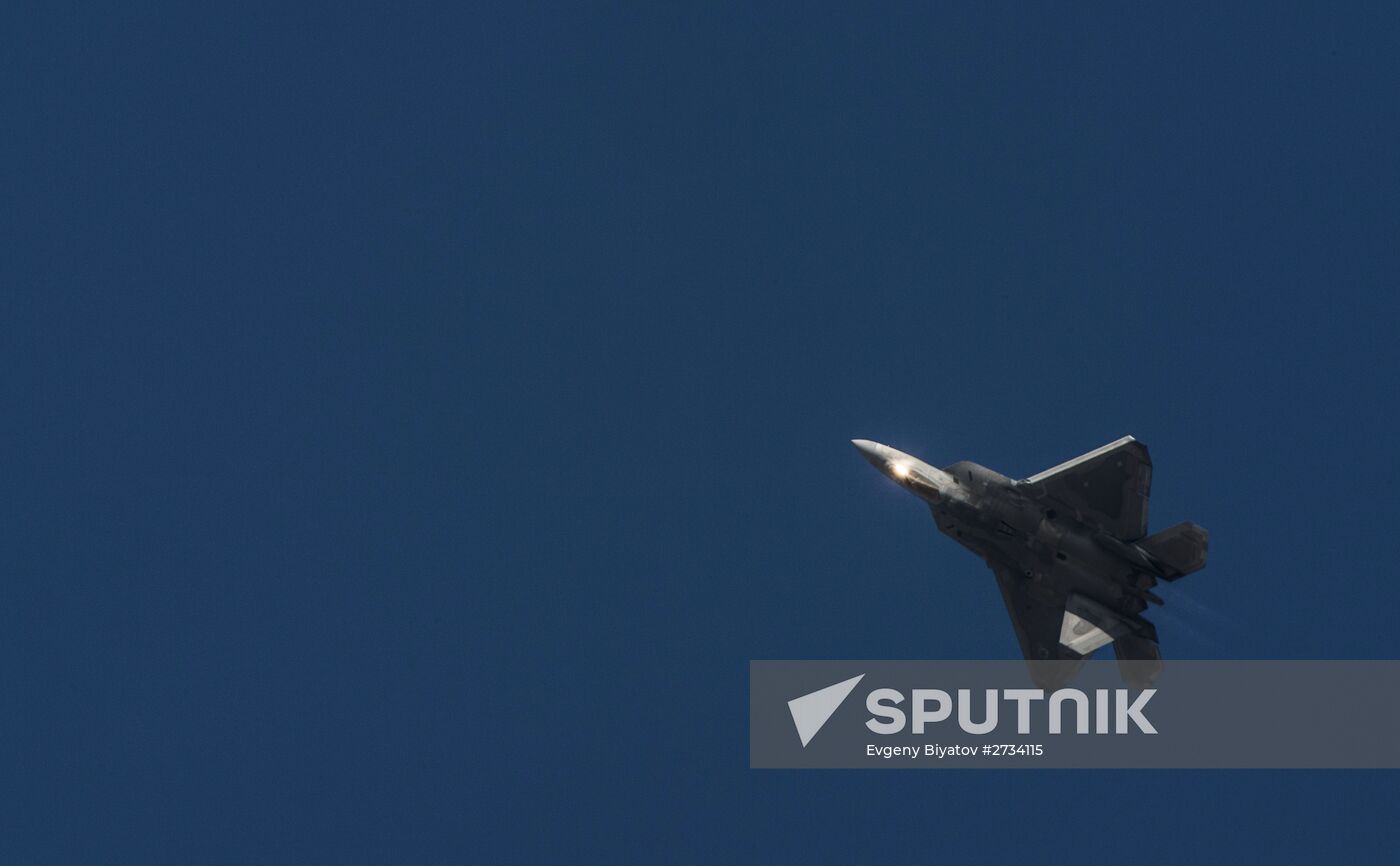 2015 Dubai Airshow. Day One