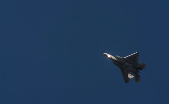 2015 Dubai Airshow. Day One