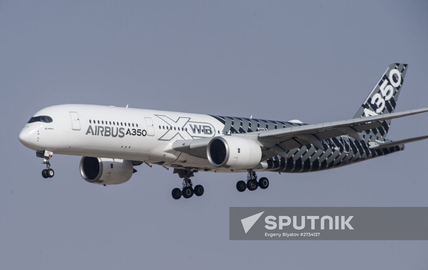 2015 Dubai Airshow. Day One