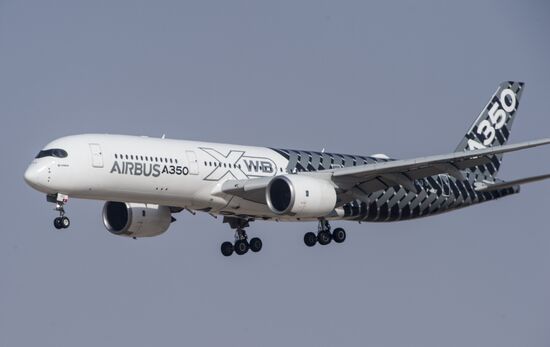 2015 Dubai Airshow. Day One