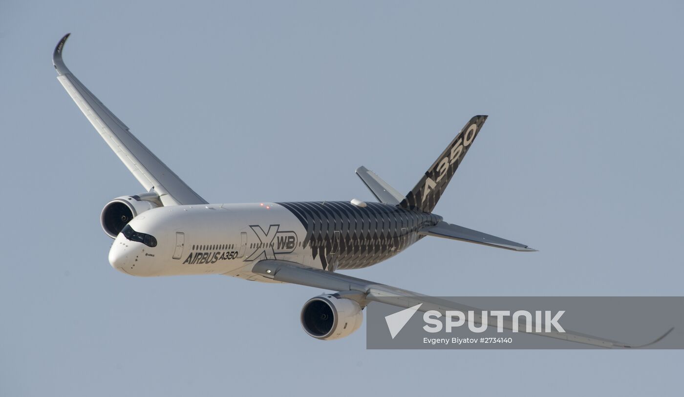 2015 Dubai Airshow. Day One