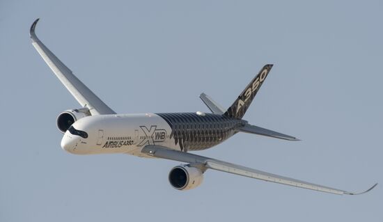 2015 Dubai Airshow. Day One