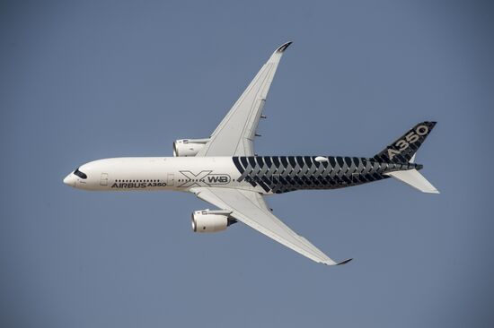 2015 Dubai Airshow. Day One