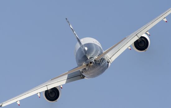2015 Dubai Airshow. Day Two