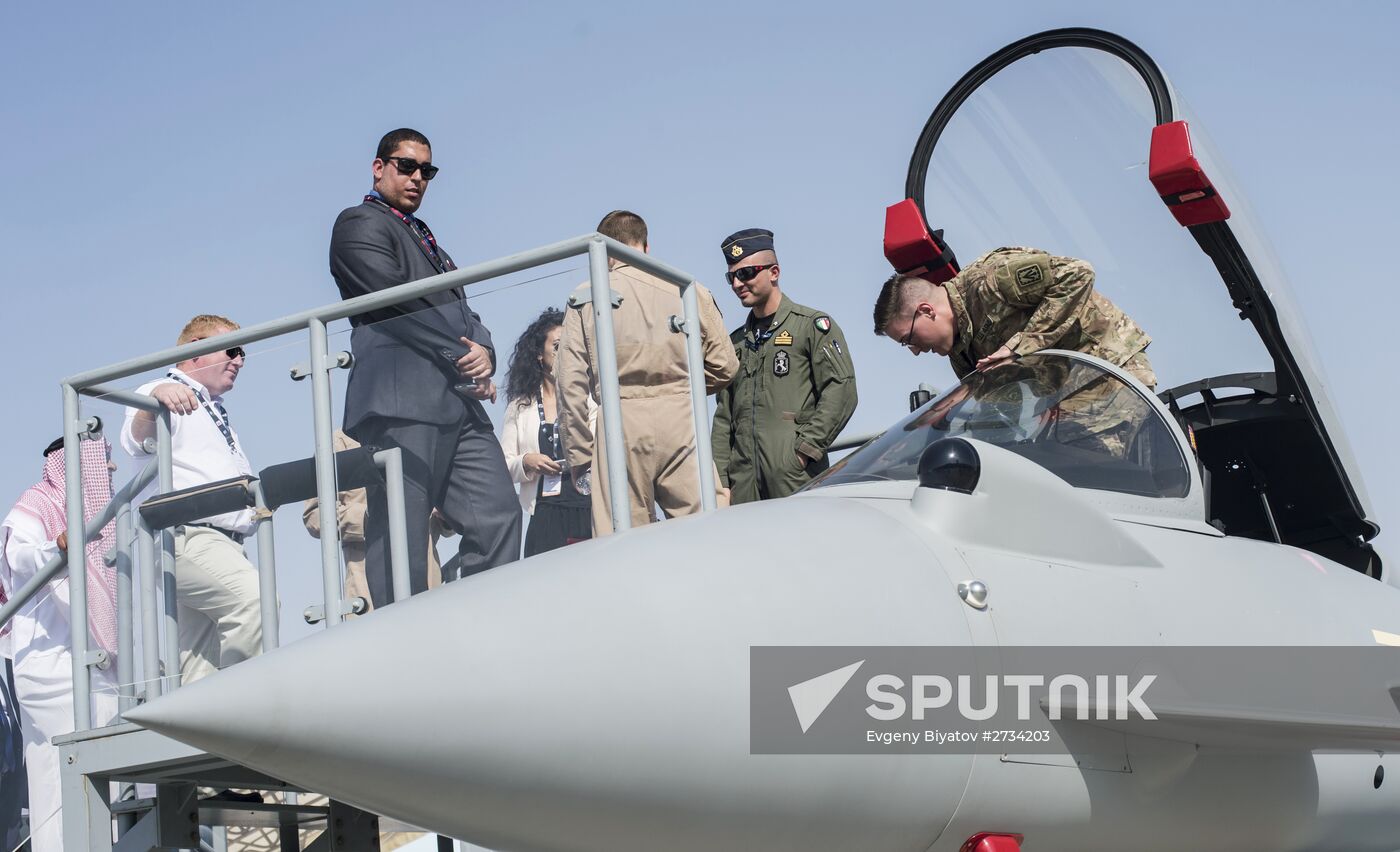 2015 Dubai Airshow. Day One