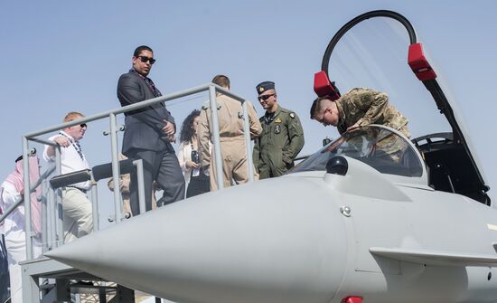 2015 Dubai Airshow. Day One