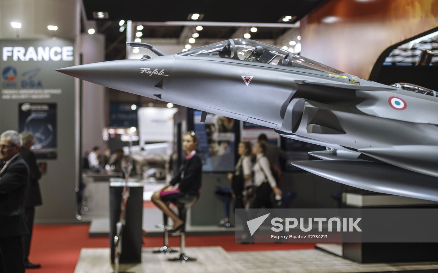 2015 Dubai Airshow. Day One