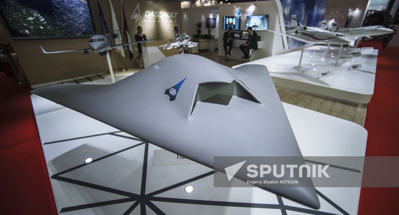 2015 Dubai Airshow. Day One