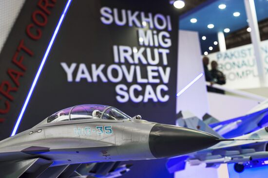 2015 Dubai Airshow. Day One