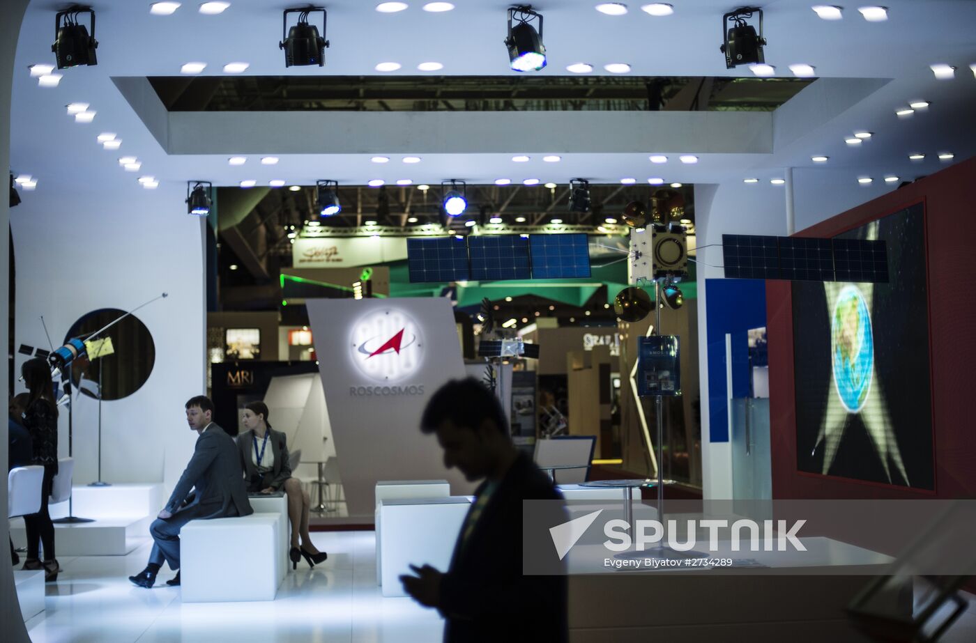 2015 Dubai Airshow. Day One