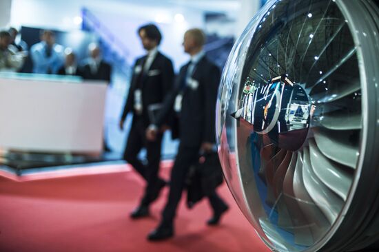 2015 Dubai Airshow. Day One