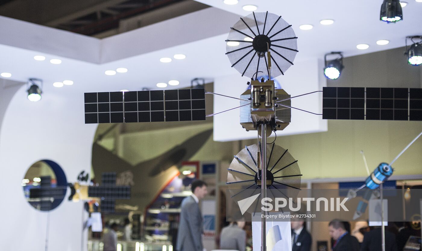 2015 Dubai Airshow. Day One