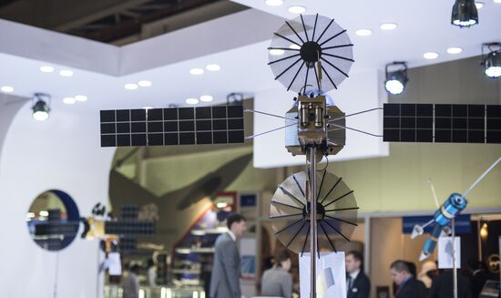 2015 Dubai Airshow. Day One