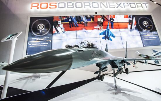 2015 Dubai Airshow. Day Two