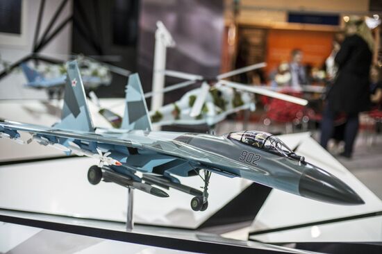 2015 Dubai Airshow. Day Two