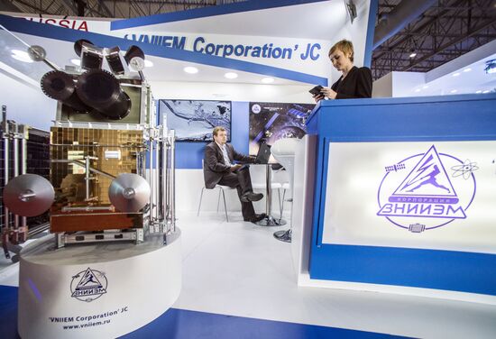 2015 Dubai Airshow. Day Two