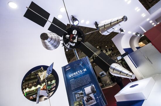 2015 Dubai Airshow. Day Two