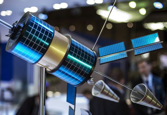 2015 Dubai Airshow. Day Two