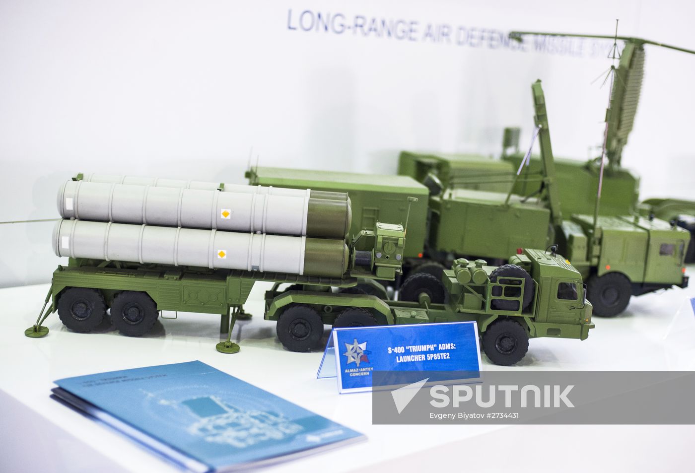 2015 Dubai Airshow. Day Two
