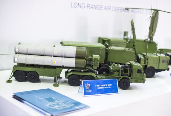 2015 Dubai Airshow. Day Two