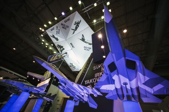 2015 Dubai Airshow. Day Two