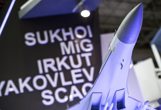 2015 Dubai Airshow. Day Two