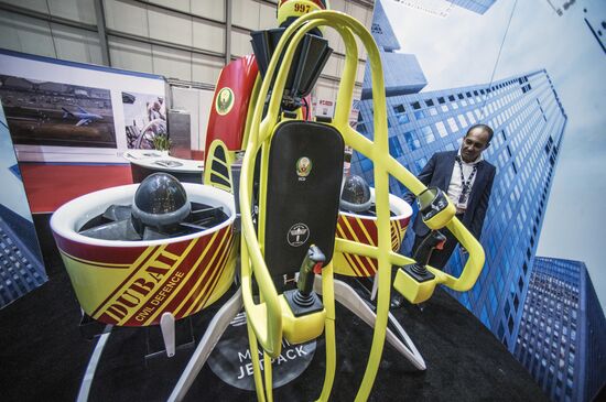 2015 Dubai Airshow. Day Two