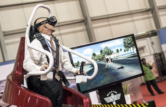 2015 Dubai Airshow. Day Two