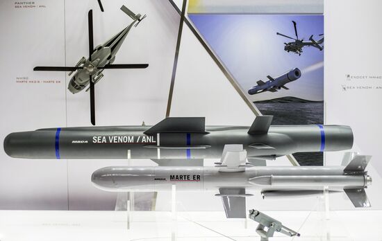 2015 Dubai Airshow. Day Two