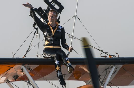 2015 Dubai Airshow. Day Two.