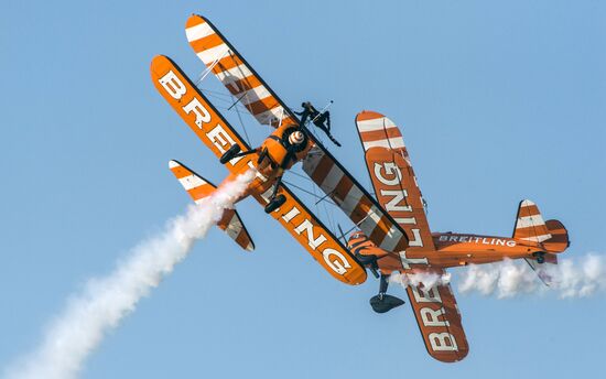 2015 Dubai Airshow. Day Two