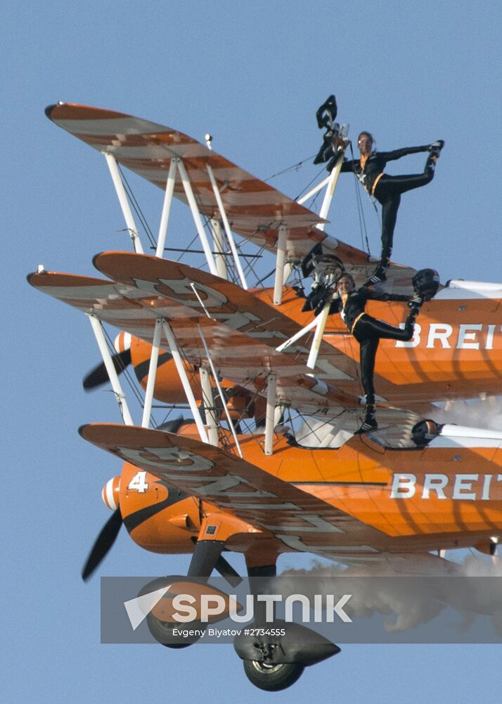 2015 Dubai Airshow. Day Two