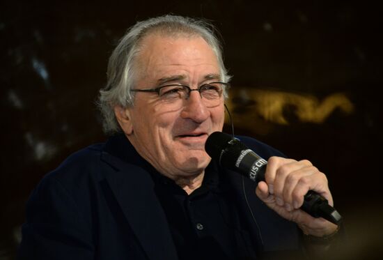Robert De Niro visits Moscow, opens Nobu restaurant