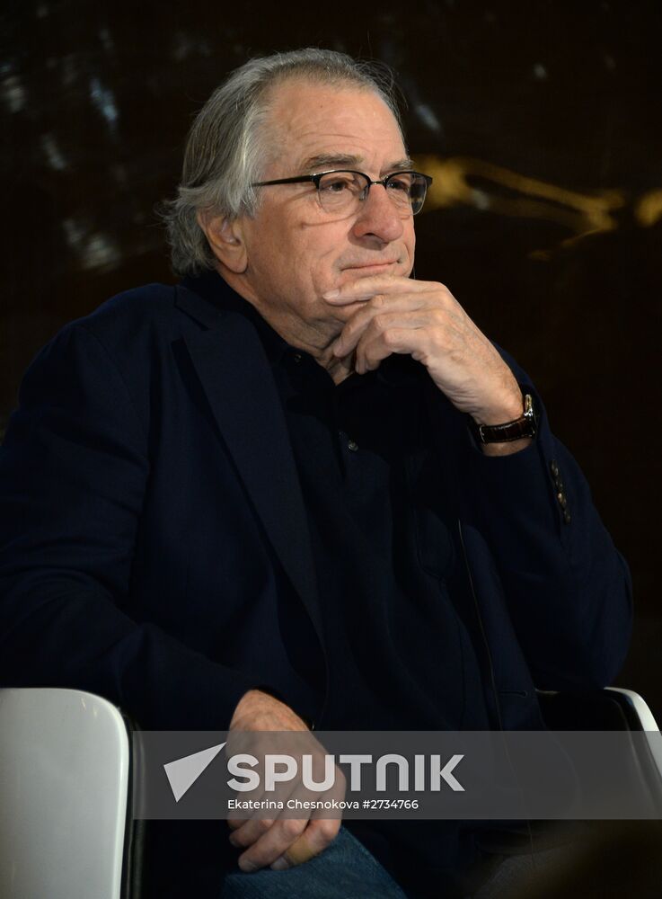 Robert De Niro visits Moscow, opens Nobu restaurant