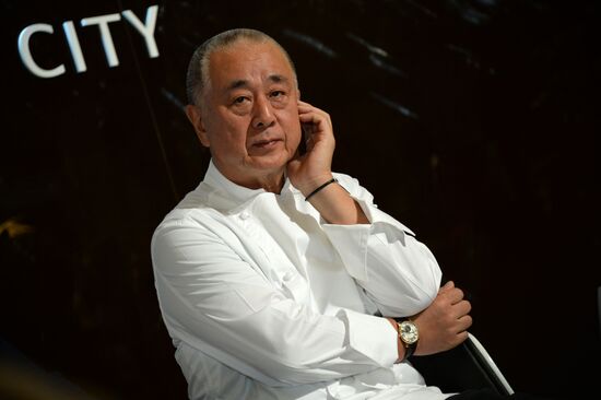 Robert De Niro visits Moscow, opens Nobu restaurant