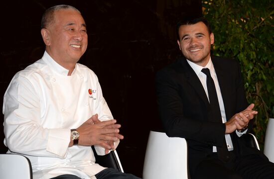 Robert De Niro visits Moscow, opens Nobu restaurant