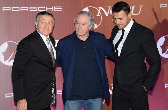 Robert De Niro visits Moscow, opens Nobu restaurant